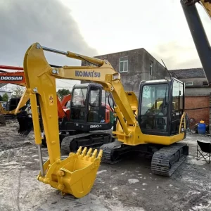 KOMATSU PC56-3