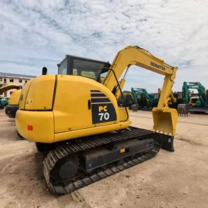 KOMATSU PC70-2