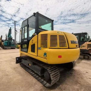 KOMATSU PC70-3