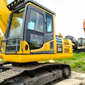 Komatsu PC2002