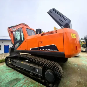 Escavadora Doosan DX300 usada à venda3