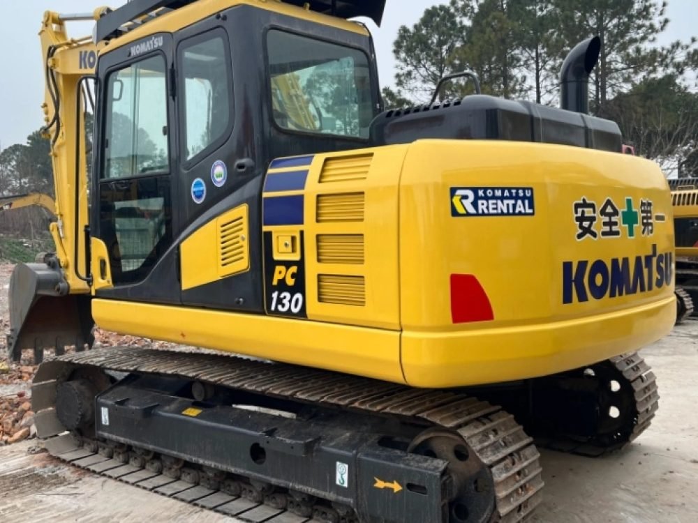 KOMATSU PC130-1