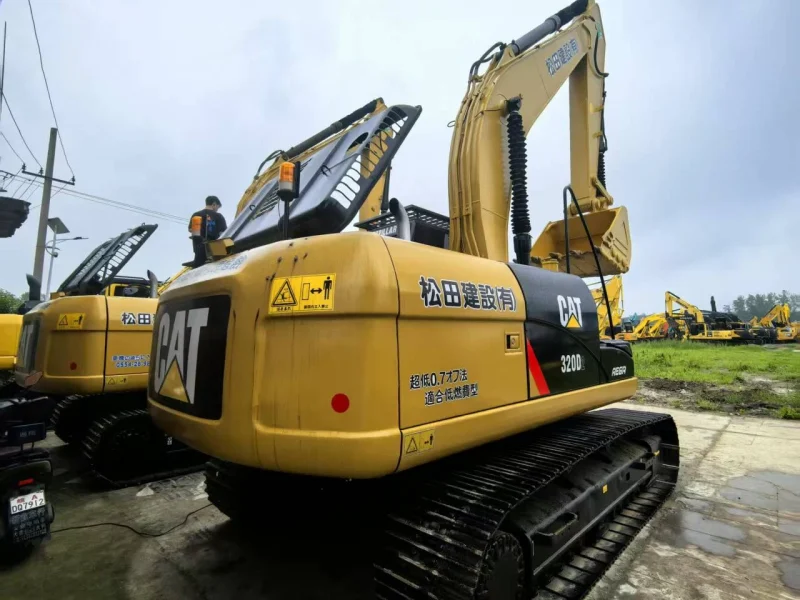 Pelle Cat320D d'occasion à vendre4