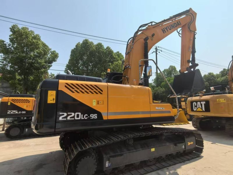 Hyundaixi 现代220 -9S excavator for sale8 d'occasion