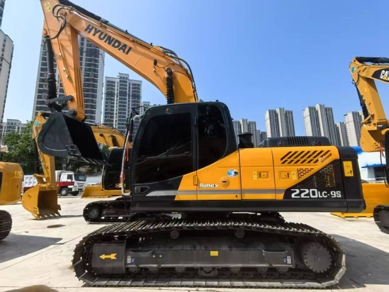 Hyundaixi 现代220 -9S excavator for sale9 d'occasion