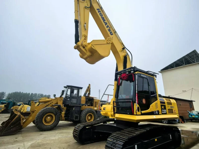 Escavadora KOMATSU PC220 usada para venda2