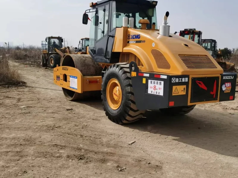 rouleau xcmg XS223J d'occasion à vendre2