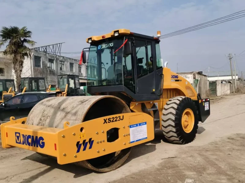 rouleau xcmg XS223J d'occasion à vendre3